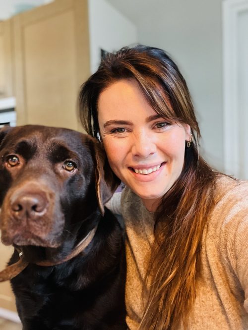 Ikzelf samen met mijn bruine labrador